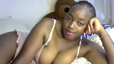 Snapshot of sexy_siera chatting on December 2024 01:03:01 AM laura online show from December 2024 01:03:01 AM