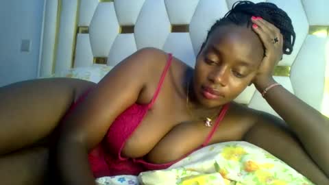 Snapshot of sexy_siera chatting on February 2025 01:42:02 PM laura online show from February 2025 01:42:02 PM