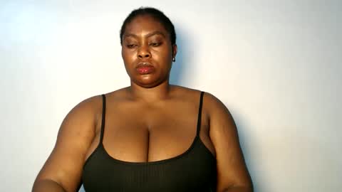 Luna online show from November 2025 02:00:01 AM