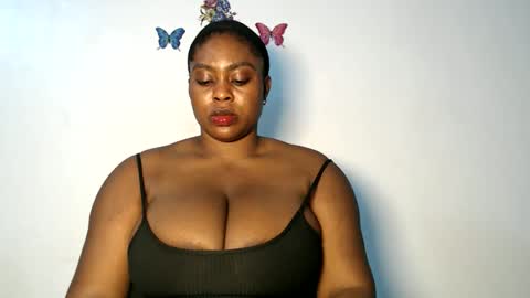 Luna online show from December 2025 01:33:01 AM