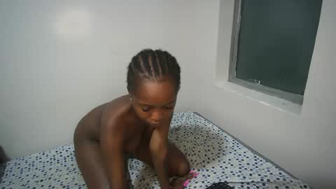 sexyasspetitte_ online show from December 2024 07:36:01 PM