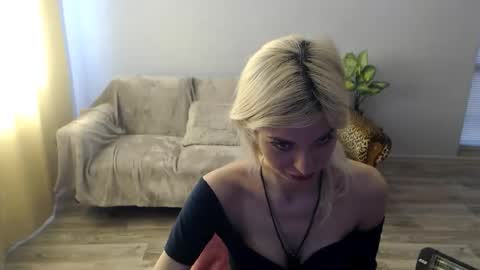 Snapshot of sexybeatriice chatting on May 2026 06:18:01 AM sexybeatriice online show from May 2026 06:18:01 AM