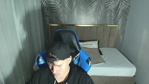 owen sky online show from November 2025 12:15:01 PM