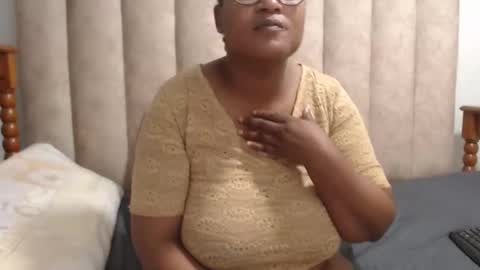 Snapshot of sexybustyxx chatting on September 2025 06:33:02 PM sexybustyxx online show from September 2025 06:33:02 PM