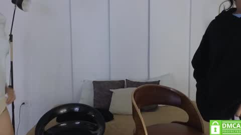 chanell and yina online show from September 2025 01:01:01 PM