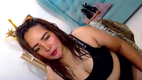 JENNY online show from October 2025 10:45:01 AM