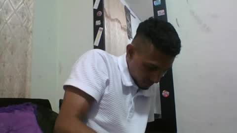 Snapshot of sexyleon69 chatting on April 2026 09:40:01 AM Sexy leon online show from April 2026 09:40:01 AM