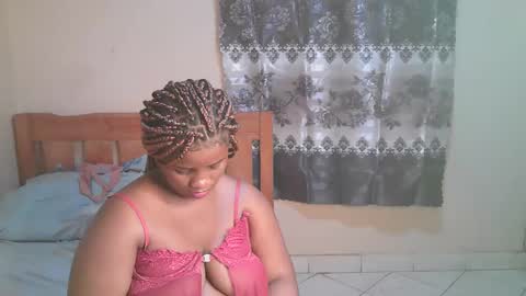 Snapshot of sexylucy33 chatting on February 2026 12:28:01 AM sexylucy33 online show from February 2026 12:28:01 AM