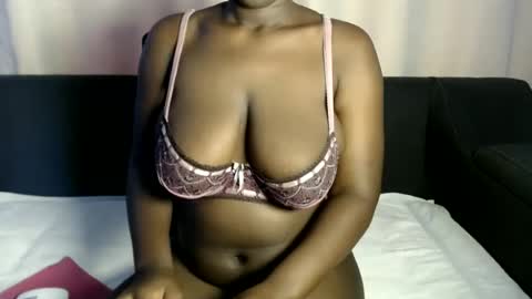 Snapshot of sexymelaninn chatting on June 2026 07:52:01 AM Sexy Melanin online show from June 2026 07:52:01 AM