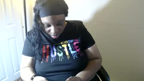 Snapshot of sexymona1218 chatting on April 2026 10:40:01 AM SexyMona online show from April 2026 10:40:01 AM