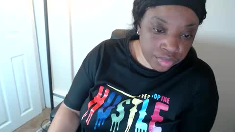 Snapshot of sexymona1218 chatting on May 2026 08:32:01 AM SexyMona online show from May 2026 08:32:01 AM