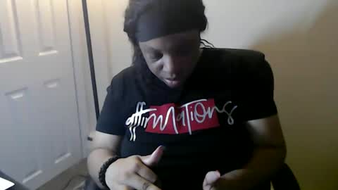Snapshot of sexymona1218 chatting on May 2026 05:14:02 AM SexyMona online show from May 2026 05:14:02 AM