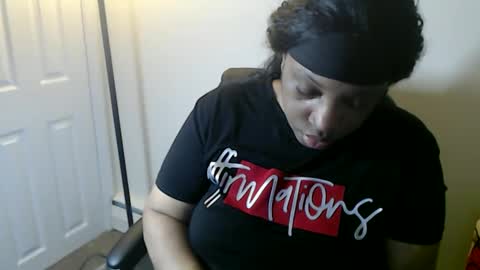 Snapshot of sexymona1218 chatting on May 2026 07:37:01 AM SexyMona online show from May 2026 07:37:01 AM