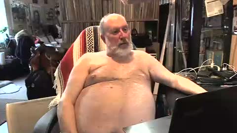 Snapshot of sexyolbear chatting on January 2025 03:02:01 PM Grizz Lee Bear online show from January 2025 03:02:01 PM