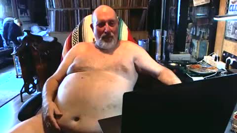 Snapshot of sexyolbear chatting on September 2025 01:45:01 PM Grizz Lee Bear online show from September 2025 01:45:01 PM