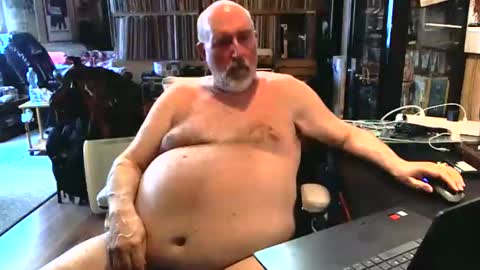 Snapshot of sexyolbear chatting on October 2025 11:31:02 AM Grizz Lee Bear online show from October 2025 11:31:02 AM