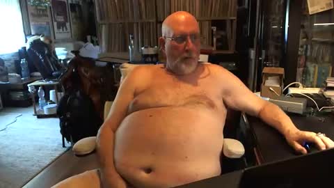 Snapshot of sexyolbear chatting on May 2026 07:36:02 AM Grizz Lee Bear online show from May 2026 07:36:02 AM