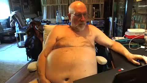 Snapshot of sexyolbear chatting on May 2026 11:51:01 AM Grizz Lee Bear online show from May 2026 11:51:01 AM
