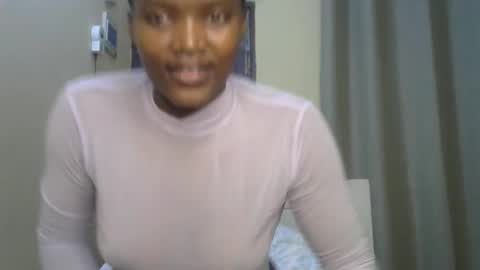 Snapshot of sexypetite_lee chatting on January 2025 06:56:02 PM Lee online show from January 2025 06:56:02 PM