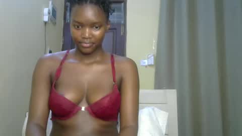 Snapshot of sexypetite_lee chatting on January 2025 06:03:02 AM Lee online show from January 2025 06:03:02 AM