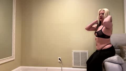 Sexypiglet2728 online show from January 2025 03:48:01 AM