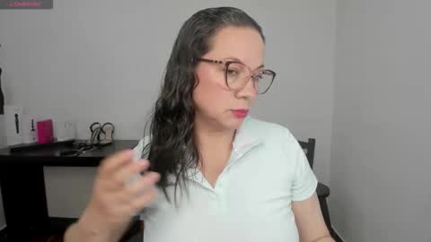 Snapshot of sexypsychologist chatting on November 2025 11:04:01 PM Sexy Psychologist online show from November 2025 11:04:01 PM