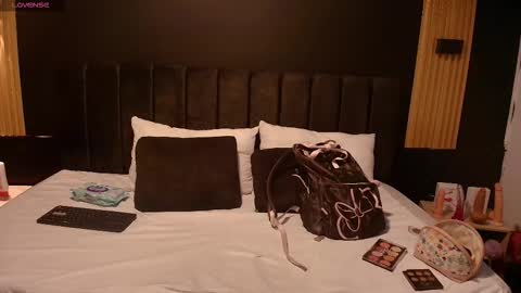 R A C H E L online show from October 2025 11:41:02 AM