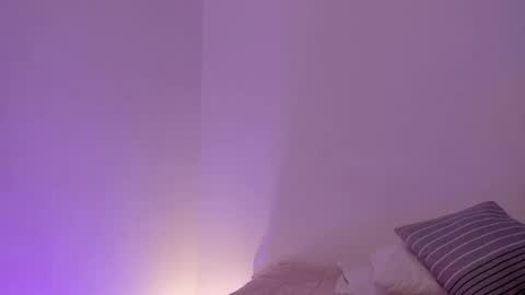 Snapshot of sexyshantal_ chatting on April 2026 08:31:01 PM Sshanty online show from April 2026 08:31:01 PM