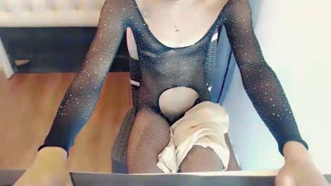 sexyshinixx online show from September 2025 05:12:01 AM