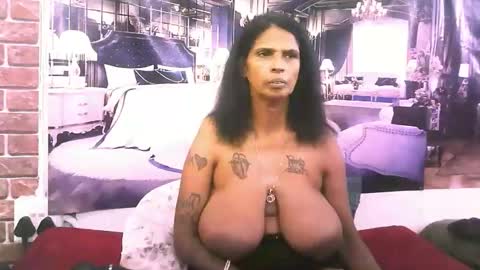 sexyva4u2luv online show from November 2025 08:00:01 PM