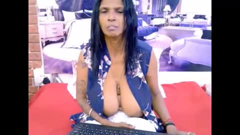 sexyva4u2luv online show from April 2026 05:57:02 AM