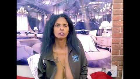 sexyva4u2luv online show from June 2026 10:12:01 PM