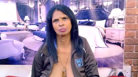 sexyva4u2luv online show from June 2026 06:11:01 AM