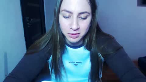 Yuliia online show from November 2025 10:18:02 AM