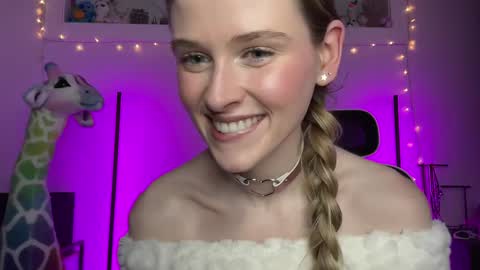 Snapshot of shadebabe chatting on December 2024 02:33:01 PM shadebabe online show from December 2024 02:33:01 PM