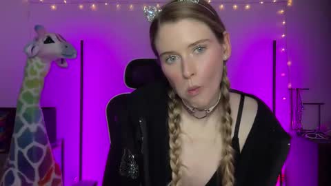 Snapshot of shadebabe chatting on December 2024 08:23:02 AM shadebabe online show from December 2024 08:23:02 AM