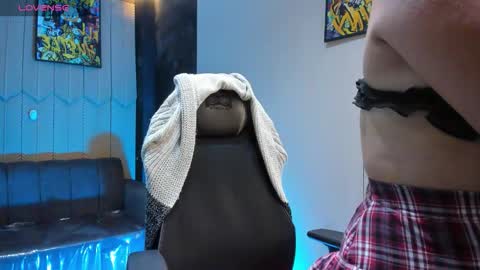 Snapshot of shaden_1 chatting on January 2026 09:02:02 PM Liz online show from January 2026 09:02:02 PM