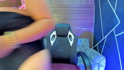 Snapshot of shaden_1 chatting on February 2026 09:59:02 PM Liz online show from February 2026 09:59:02 PM