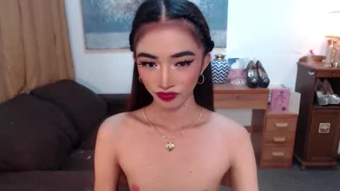 Snapshot of shaina_cummer chatting on December 2025 05:12:02 AM shaina online show from December 2025 05:12:02 AM