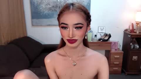 Snapshot of shaina_cummer chatting on January 2026 12:51:02 PM shaina online show from January 2026 12:51:02 PM