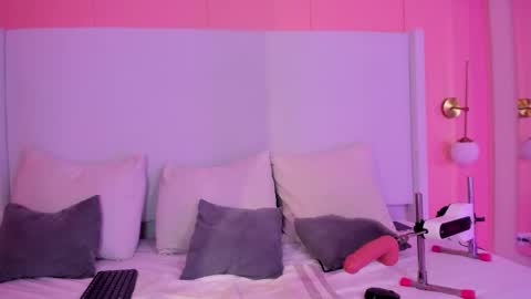 Snapshot of shaina_vasquez chatting on December 2025 03:55:02 AM Shaina Vasquez online show from December 2025 03:55:02 AM