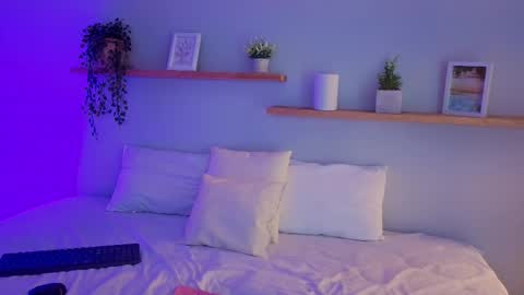 Snapshot of shainadavis chatting on December 2025 04:19:02 AM Shaina online show from December 2025 04:19:02 AM