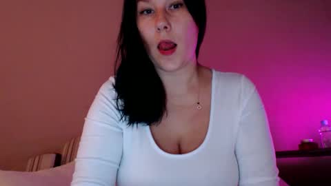 Mila online show from October 2025 06:12:01 AM