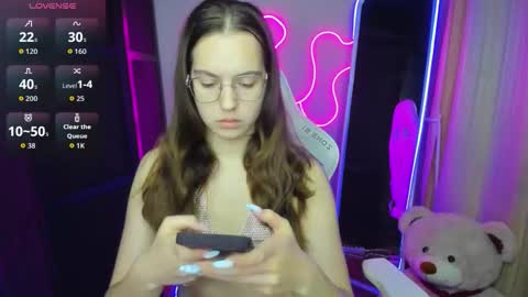 Vivian online show from September 2025 03:13:01 PM