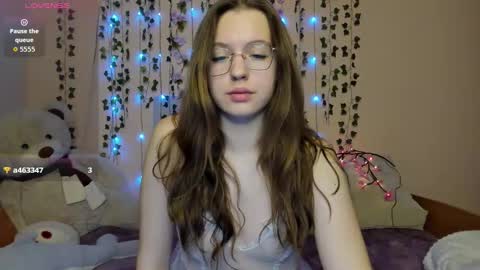 Vivian online show from October 2025 03:33:01 PM