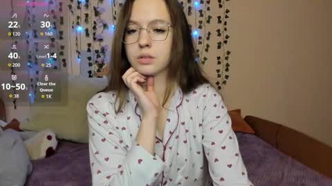 Vivian online show from October 2025 03:34:01 PM