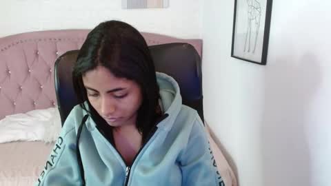 shanelle online show from November 2025 03:05:02 AM