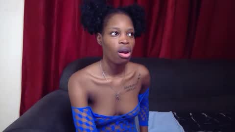 Snapshot of shania_sleigh chatting on December 2024 09:05:02 AM shania_sleigh online show from December 2024 09:05:02 AM