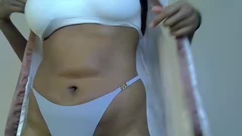 shanizz online show from November 2025 04:00:01 AM