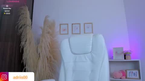 Snapshot of shannel_moss__ chatting on March 2026 12:17:01 AM online show from March 2026 12:17:01 AM